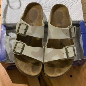 Birkenstock Arizona Two-Strap Sandal - Cream Camo Size 9